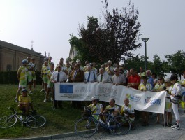 La delegazione italo-francese con i ciclisti 
