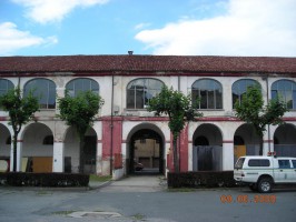 L'ingresso dell'Istituto Soleri Bertone (ex casema Musso) dove sorgerà la scala anticendio