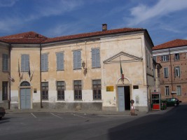 L'edificio che ospita i Licei Classico e Scientifico di Mondovì (foto Archivio Provincia)