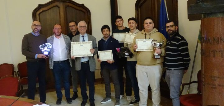 La premiazione per docenti e studenti dell'IIS Vallauri