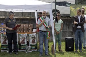 L'intervento del sindaco di Salmour durante la premiazione del Trofeo Langhe e Roero per cani da soccorso