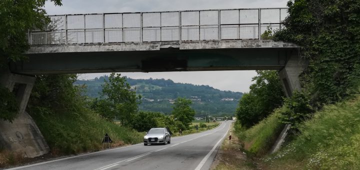 Il ponte sulla sp 12 in località Isorella di Cherasco