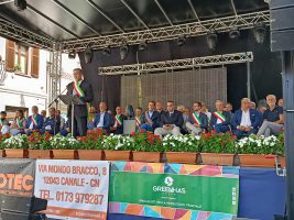 Palco alla Fiera del Pesco di Canale