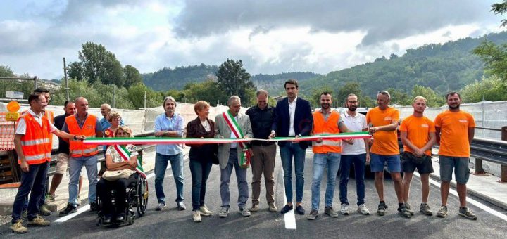 La cerimonia di riapertura della Fondavalle Tanaro a Bastia Mondovì