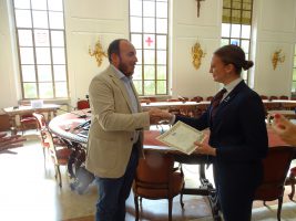 La consegna della pergamena ad Agnese Sangalli