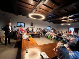 Un momento della cerimonia per i 35 anni del gemellaggio tra Monticello e Sastre Ortiz