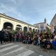 Tutte le persone coinvolte nella consegna della pianta di marroni ai nuovi nati di Chiusa Pesio