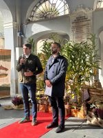 L'intervento del consigliere Danna durante la consegna della pianta di marroni ai nuovi nati di Chiusa Pesio