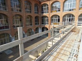 Lo stato del cantiere dopo la posa del tetto