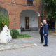 Il momento di raccoglimento di frotne al monumento ai caduti dell'Arma dei Carabinieri
