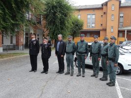 Il momento di raccoglimento di frotne al monumento ai caduti dell'Arma dei Carabinieri