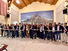Il taglio del nastro della Festa della Bagna Caöda di Faule