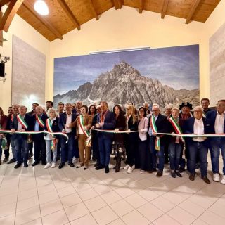 Il taglio del nastro della Festa della Bagna Caöda di Faule