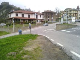 La sp 354 all'intersezione con la sp 53 a Prunetto