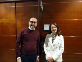 Il presidente Robaldo e l'arch. Accurti di fronte alla porta dell'ufficio riservato alla Soprintendente