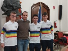 Il consigliere Manzone con i tre Campioni del Mondo under 18