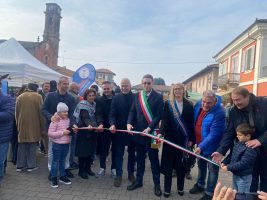 Il taglio del nastro dell'Antica Fiera di San Martino di Villanova Solaro