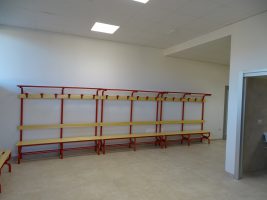 Gli spogliatoi della nuova palestra dei licei di Alba