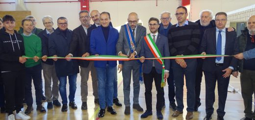 Il taglio del nastro della nuova palestra dei licei di Alba