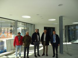 Il presidente Robaldo e il vicepresidente Antoniotti nell'atrio del nuovo I.I.S. Guala