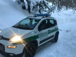 La vettura del Nucleo Faunistico Ambientale del corpo di Polizia Locale della Provincia