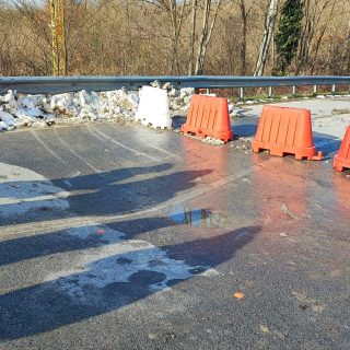 Le foto dell'avvallamento sulla sp 12 tra ra l’intersezione con la sp 60 per Castellino Tanaro e l’intersezione con la sp 314 per Niella Tanaro