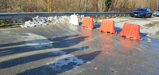 Le foto dell'avvallamento sulla sp 12 tra ra l’intersezione con la sp 60 per Castellino Tanaro e l’intersezione con la sp 314 per Niella Tanaro