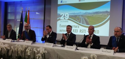 Foto tavolo relatori