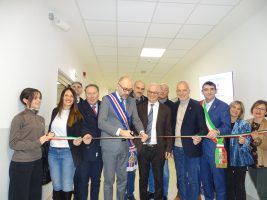 Il taglio del nastro della nuova manica