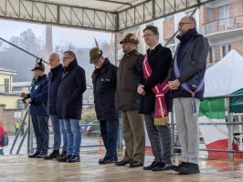 Le autorità presenti sul palco della cerimonia