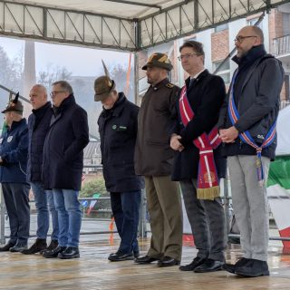 Le autorità presenti sul palco della cerimonia