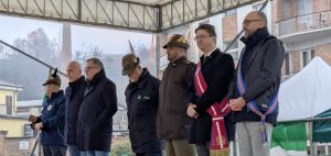 Le autorità presenti sul palco della cerimonia