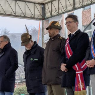 Le autorità presenti sul palco della cerimonia