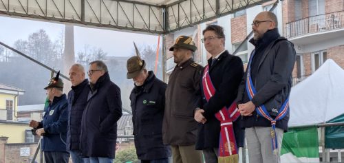 Le autorità presenti sul palco della cerimonia