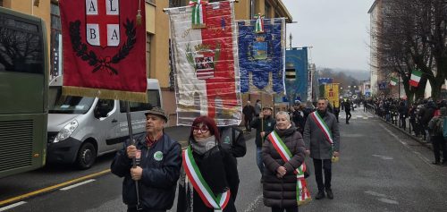 Un momento della sfilata per le vie del centro storico di Ceva