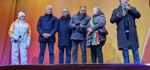 L'intervento del consigliere Pellegrino durante la cerimonia ufficiale per il passaggio della Fiaccola Olimpica