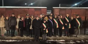 Le autorità presenti alla marcia dei lumini 2026