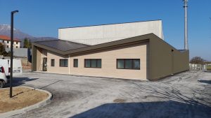 L'esterno della nuova palestra dell'Istituto "Gianfranco Donadio" di Dronero