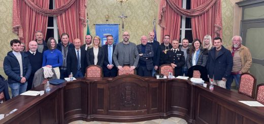 Foto di gruppo dopo il Consiglio Provinciale itinerante di Envie