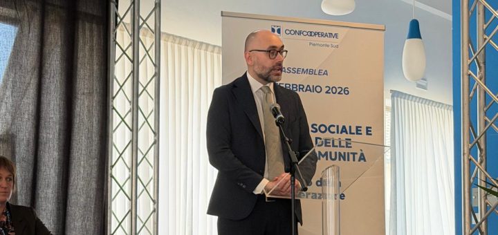 Nella foto il presidente della Provincia durante l’assemblea di confcooperative Piemonte Sud