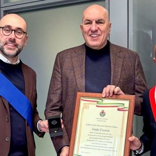 La consegna della Castagna d'Oro di Venasca al Ministro della Difesa