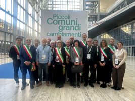 Il presidente della Provincia insieme ad alcuni dei sindaci cuneesi presenti a Roma