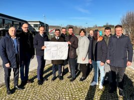 Foto di gruppo alla consegna dei lavori della nuova rotoatoria sulls sp 3 bis in località Gallo di Grinzane Cavour
