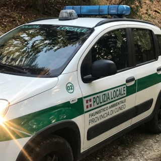 Un'auto della Polizia Locale della Provincia di Cuneo