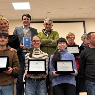 La cerimonia di consegna della Costituzione Italiana ai diciottenni di Viola