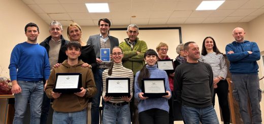 La cerimonia di consegna della Costituzione Italiana ai diciottenni di Viola