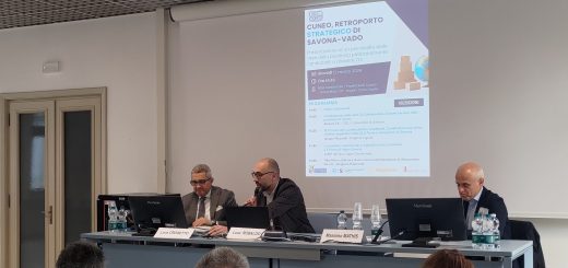 L'intervento del presidente Robaldo durante l'incontro sulle zone logistiche semplificate