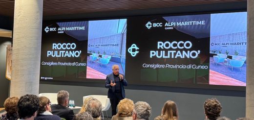 L'intervento del consigliere Pulitanò durante la cerimonia di inaugurazione della sala "Rino FIlippi" di Carrù