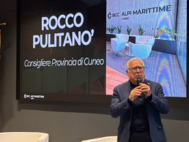 L'intervento del consigliere Pulitanò durante la cerimonia di inaugurazione della sala "Rino FIlippi" di Carrù