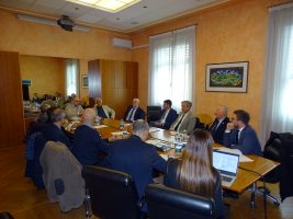 Un momento dell'incontro con i sindaci delle città con più di 10 mila abitanti